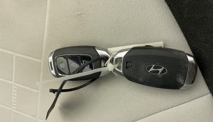 2024 Hyundai NEW I20 ASTA 1.2 MT, Petrol, Manual, 11,486 km, Key Close Up