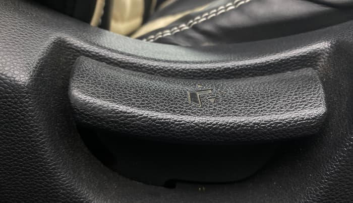 2017 Hyundai Elite i20 ASTA 1.2, Petrol, Manual, 94,264 km, Driver Side Adjustment Panel