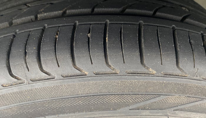 2020 Ford FREESTYLE TITANIUM 1.2 PETROL, Petrol, Manual, 69,555 km, Left Front Tyre Tread