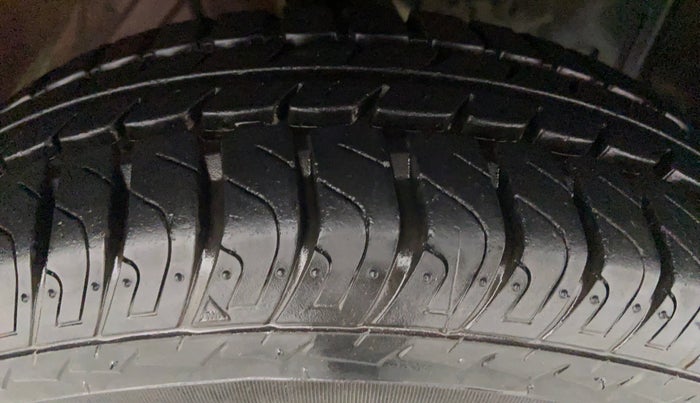 2014 Datsun Go A, Petrol, Manual, 18,694 km, Right Front Tyre Tread