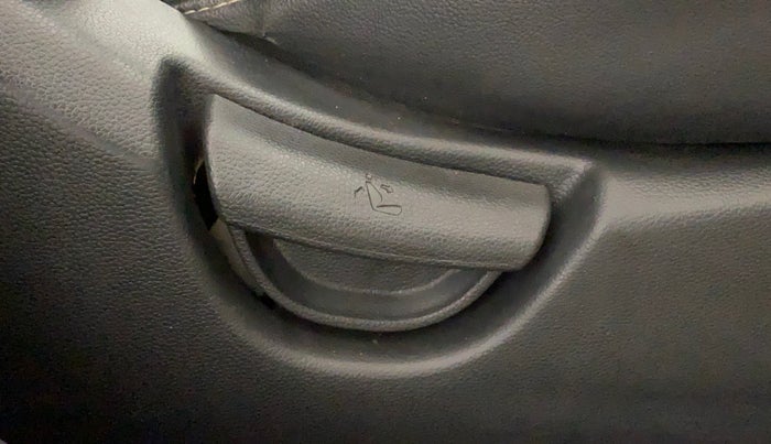 2017 Hyundai Grand i10 SPORTZ (O) 1.2 KAPPA VTVT, CNG, Manual, 63,119 km, Driver Side Adjustment Panel