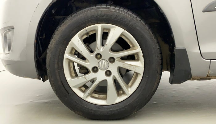 2013 Maruti Swift ZXI, CNG, Manual, 67,305 km, Left Front Wheel