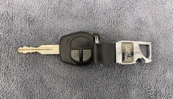 2013 Maruti Swift ZXI, CNG, Manual, 67,305 km, Key Close Up