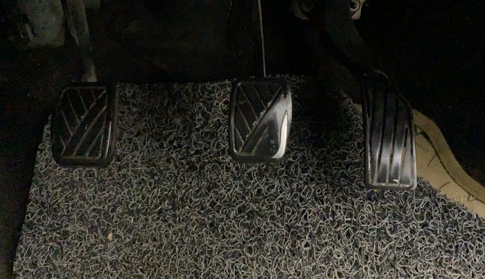 2013 Maruti Swift ZXI, CNG, Manual, 67,305 km, Pedals