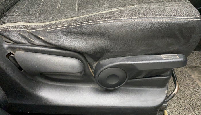 2013 Maruti Swift ZXI, CNG, Manual, 67,305 km, Driver Side Adjustment Panel