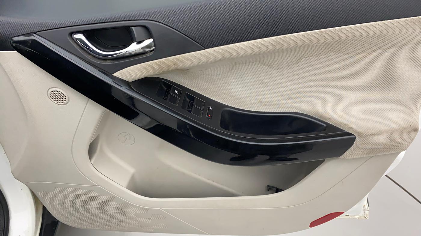 2020 Tata NEXON XZA PLUS PETROL DUAL TONE, Petrol, Automatic, 22,834 km, Driver Side Door Panels Control