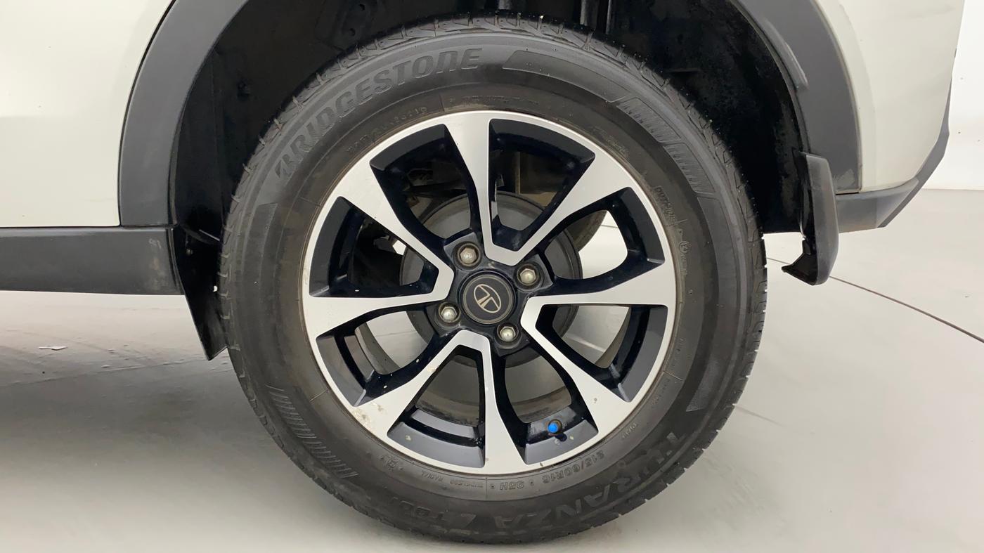 2020 Tata NEXON XZA PLUS PETROL DUAL TONE, Petrol, Automatic, 22,834 km, Left Rear Wheel