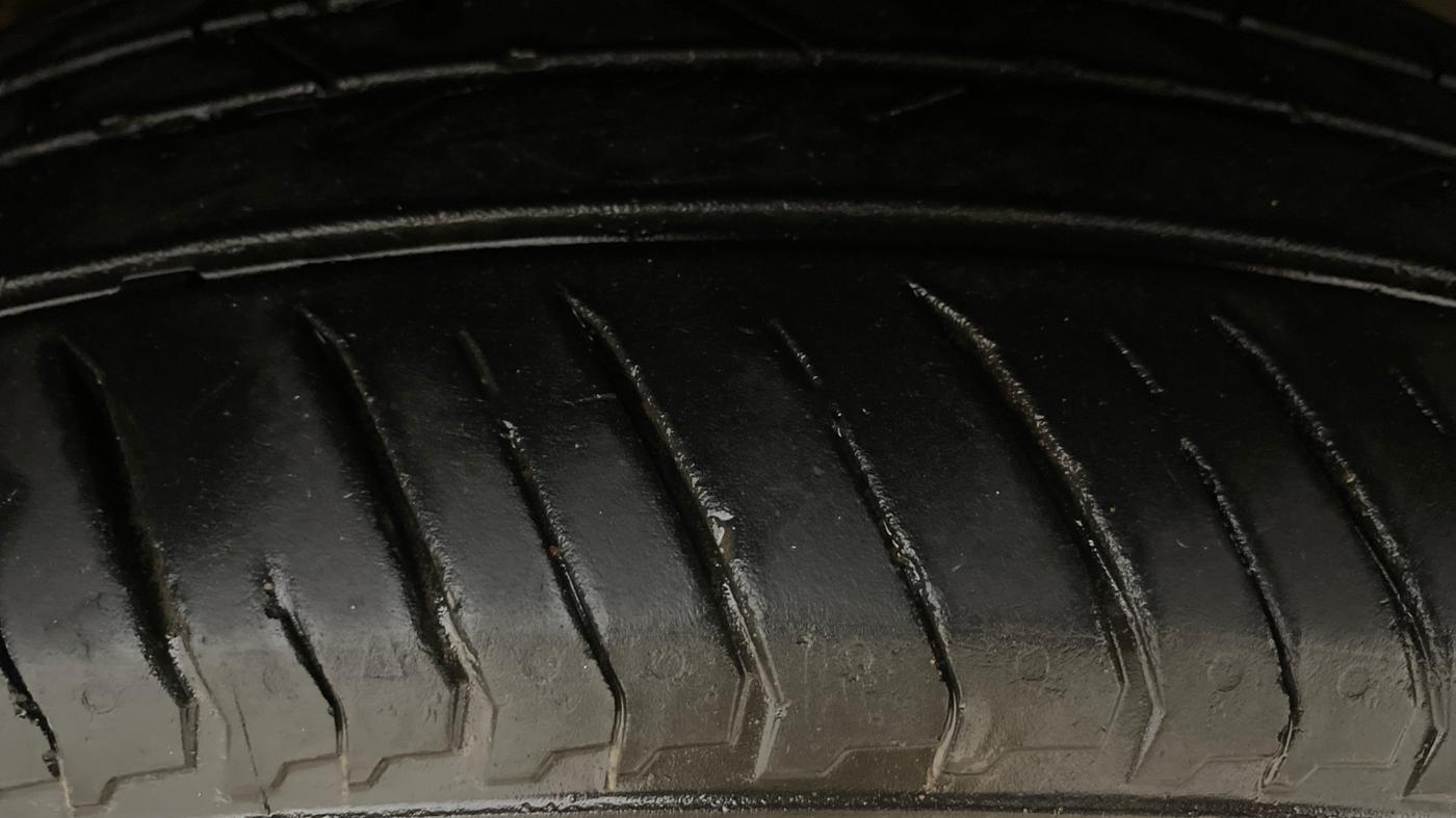 2017 Honda WR-V 1.2L I-VTEC VX MT, CNG, Manual, 61,204 km, Right Front Tyre Tread