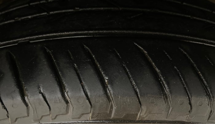 2017 Honda WR-V 1.2L I-VTEC VX MT, CNG, Manual, 61,204 km, Right Front Tyre Tread