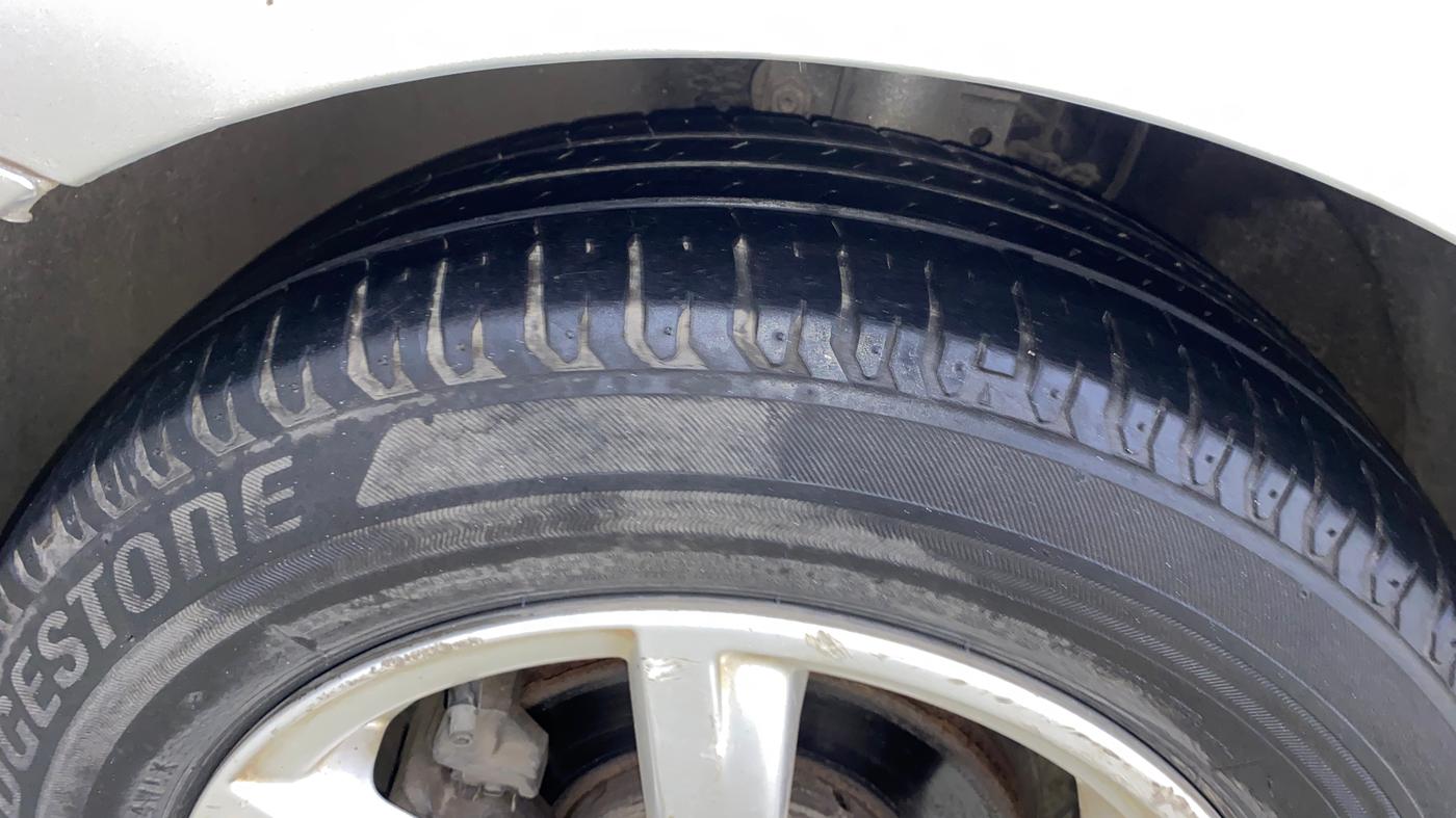 2012 Volkswagen Vento HIGHLINE 1.6 MPI, Petrol, Manual, 54,950 km, Left Front Tyre Tread