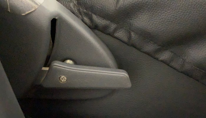 2017 Maruti Alto 800 VXI, Petrol, Manual, 31,655 km, Driver Side Adjustment Panel