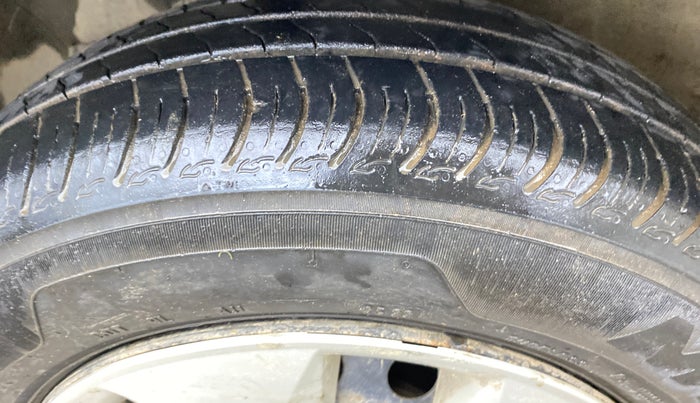 2022 Maruti New Wagon-R VXI CNG 1.0, CNG, Manual, 24,296 km, Left Front Tyre Tread