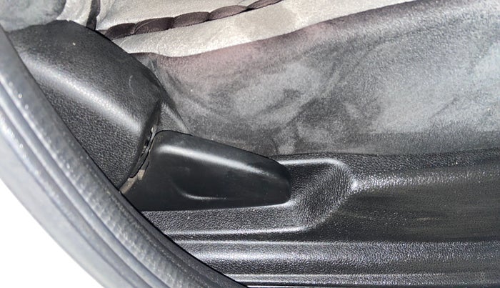 2022 Renault Kwid RXT 1.0 AMT, Petrol, Automatic, 13,105 km, Driver Side Adjustment Panel