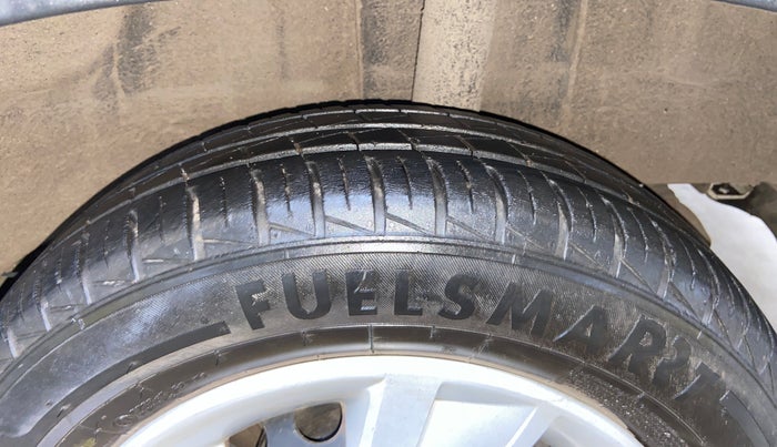 2022 Renault Kwid RXT 1.0 AMT, Petrol, Automatic, 13,105 km, Left Rear Tyre Tread