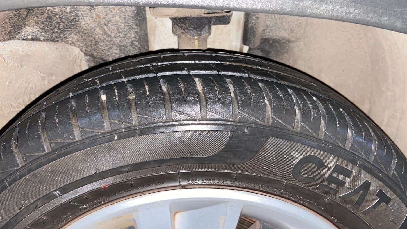 2022 Renault Kwid RXT 1.0 AMT, Petrol, Automatic, 13,134 km, Right Front Tyre Tread