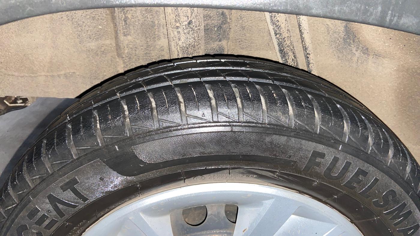 2022 Renault Kwid RXT 1.0 AMT, Petrol, Automatic, 13,134 km, Right Rear Tyre Tread