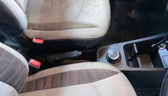 2022 Renault Kwid RXT 1.0 AMT, Petrol, Automatic, 13,105 km, Gear Lever