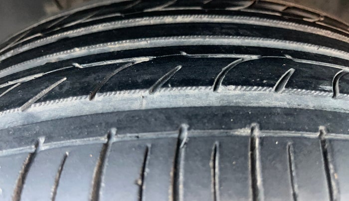 2019 Hyundai Elite i20 SPORTZ PLUS 1.2 DUAL TONE, Petrol, Manual, 74,392 km, Left Front Tyre Tread