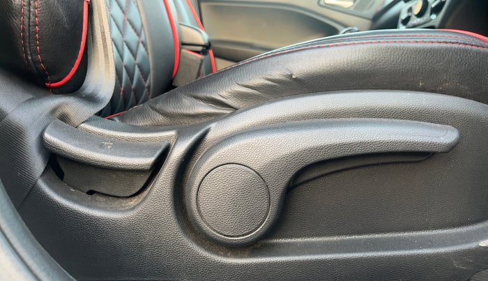 2019 Hyundai Elite i20 SPORTZ PLUS 1.2 DUAL TONE, Petrol, Manual, 74,392 km, Driver Side Adjustment Panel