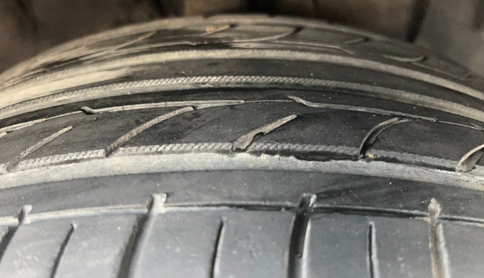 2019 Hyundai Elite i20 SPORTZ PLUS 1.2 DUAL TONE, Petrol, Manual, 74,392 km, Right Front Tyre Tread