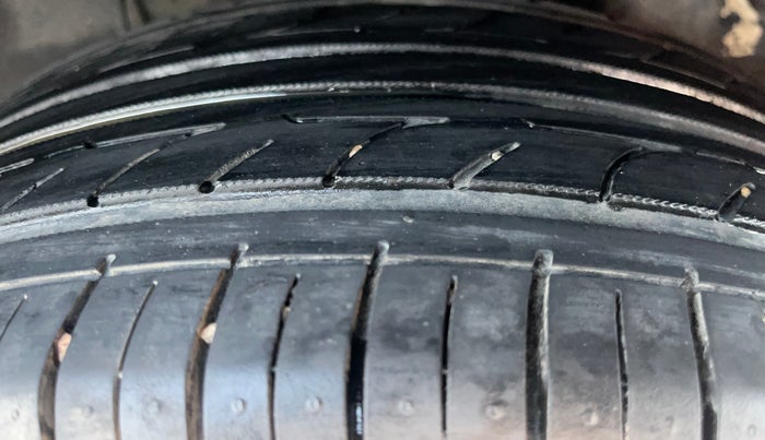 2019 Hyundai Elite i20 SPORTZ PLUS 1.2 DUAL TONE, Petrol, Manual, 74,392 km, Left Rear Tyre Tread