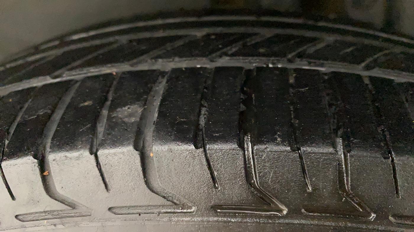 2014 Maruti Swift Dzire VXI, Petrol, Manual, 78,341 km, Left Rear Tyre Tread