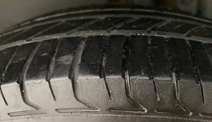 2014 Maruti Swift Dzire VXI, Petrol, Manual, 78,341 km, Left Rear Tyre Tread