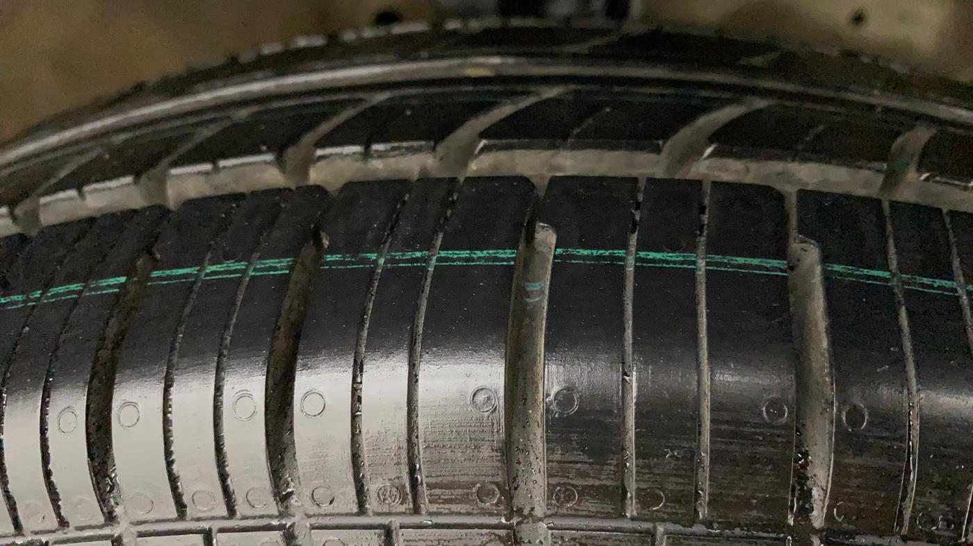 2014 Maruti Swift Dzire VXI, Petrol, Manual, 78,341 km, Right Front Tyre Tread