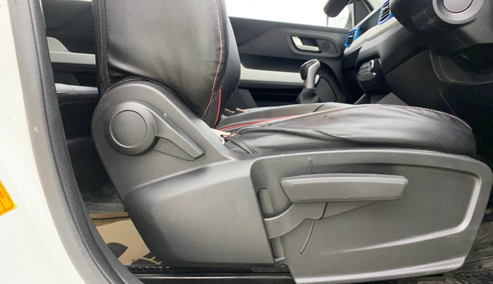 2022 Tata PUNCH CREATIVE  MT, Petrol, Manual, 13,236 km, Driver Side Adjustment Panel