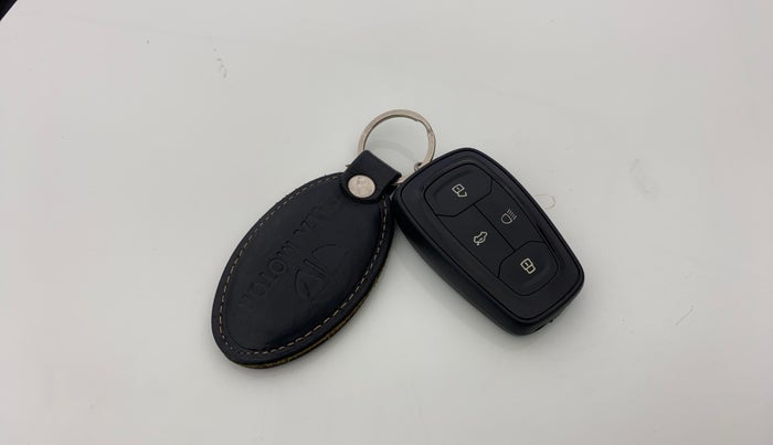 2022 Tata PUNCH CREATIVE  MT, Petrol, Manual, 13,236 km, Key Close Up