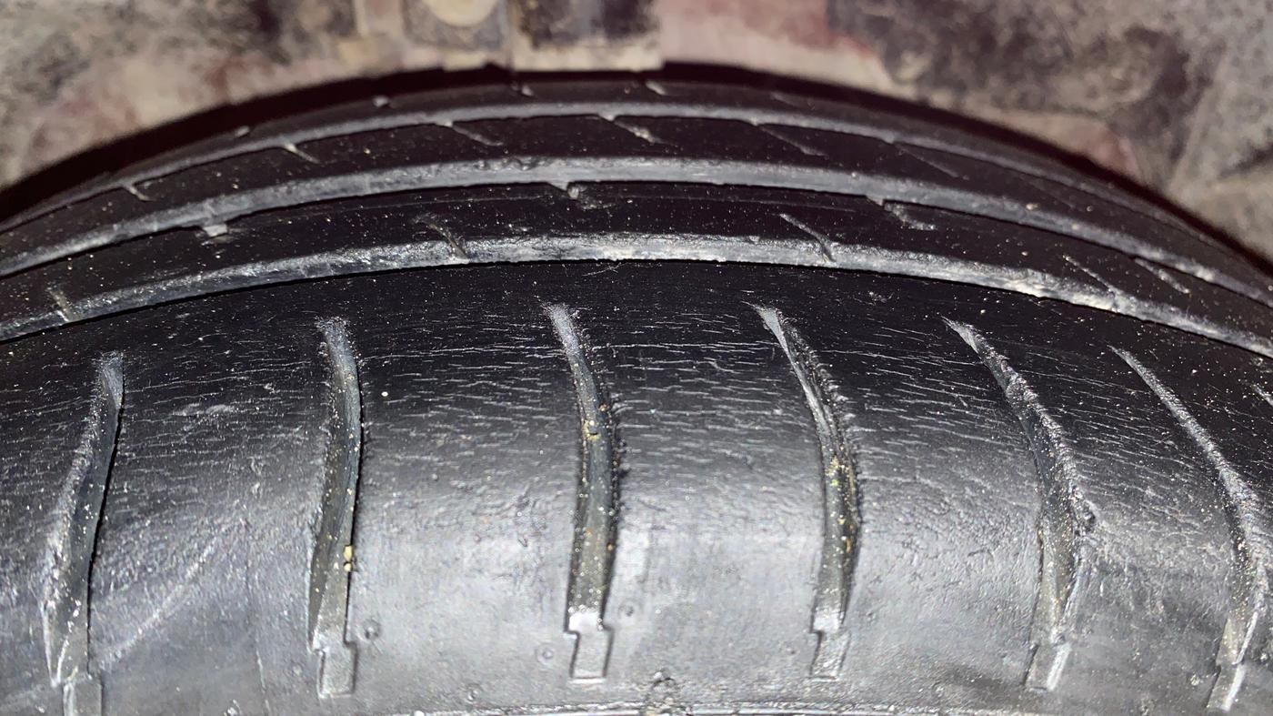 2015 Ford Figo Aspire TITANIUM 1.5 PETROL AT, Petrol, Automatic, 58,722 km, Right Front Tyre Tread
