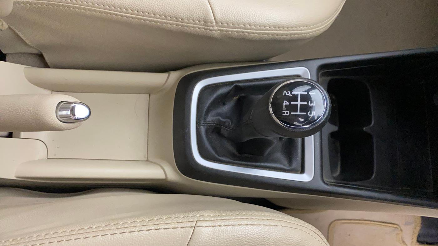 2024 Maruti Dzire VXi, Petrol, Manual, 16,886 km, Gear Lever
