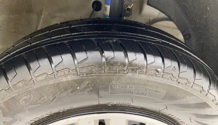 2024 Maruti Dzire VXi, Petrol, Manual, 16,886 km, Right Front Tyre Tread