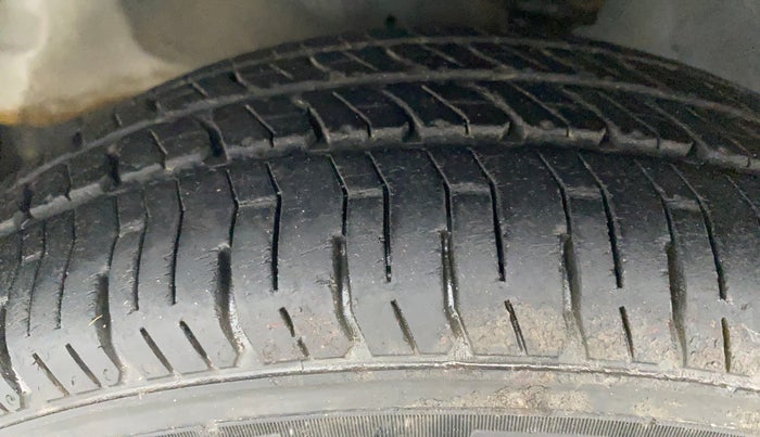 2013 Hyundai Santro Xing GL PLUS, Petrol, Manual, 28,320 km, Left Front Tyre Tread
