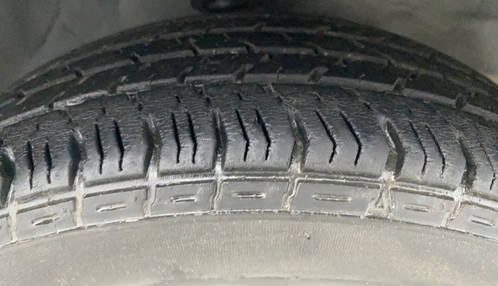 2013 Hyundai Santro Xing GL PLUS, Petrol, Manual, 28,320 km, Right Front Tyre Tread
