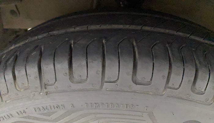2011 Hyundai i10 MAGNA 1.2, Petrol, Manual, 67,475 km, Left Front Tyre Tread