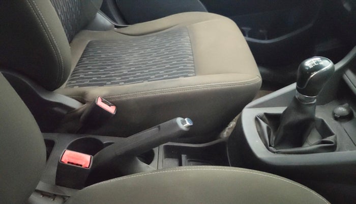 2016 Ford New Figo TREND 1.2 PETROL, Petrol, Manual, 97,254 km, Gear Lever