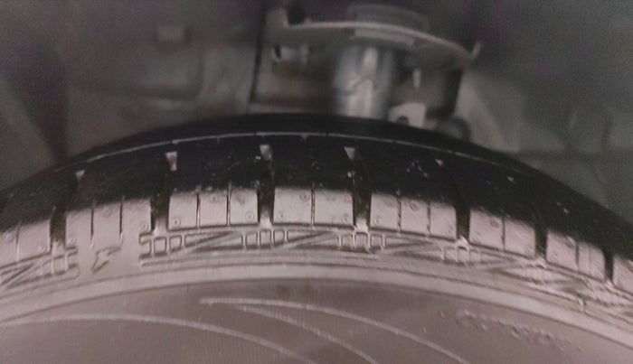 2016 Ford New Figo TREND 1.2 PETROL, Petrol, Manual, 97,254 km, Left Front Tyre Tread