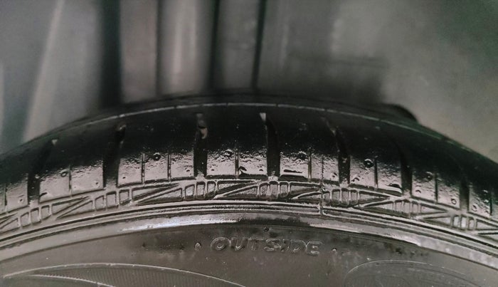 2016 Ford New Figo TREND 1.2 PETROL, Petrol, Manual, 97,254 km, Right Rear Tyre Tread