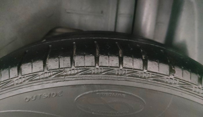 2016 Ford New Figo TREND 1.2 PETROL, Petrol, Manual, 97,254 km, Left Rear Tyre Tread