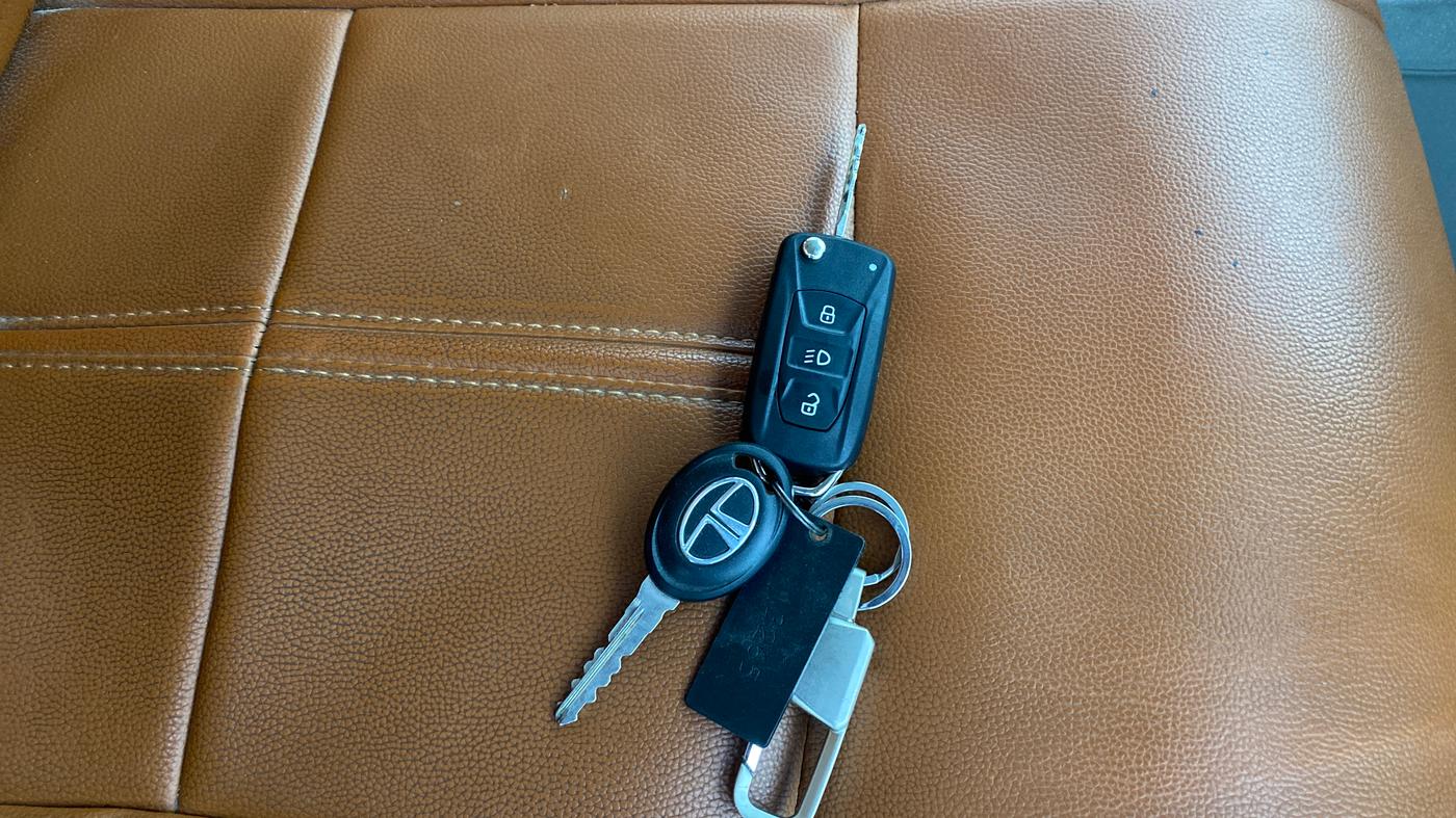 2018 Tata Tiago XT PETROL, Petrol, Manual, 1,01,092 km, Key Close Up