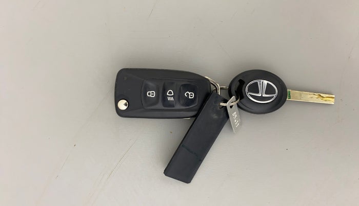 2018 Tata NEXON XM PETROL, Petrol, Manual, 72,439 km, Key Close Up