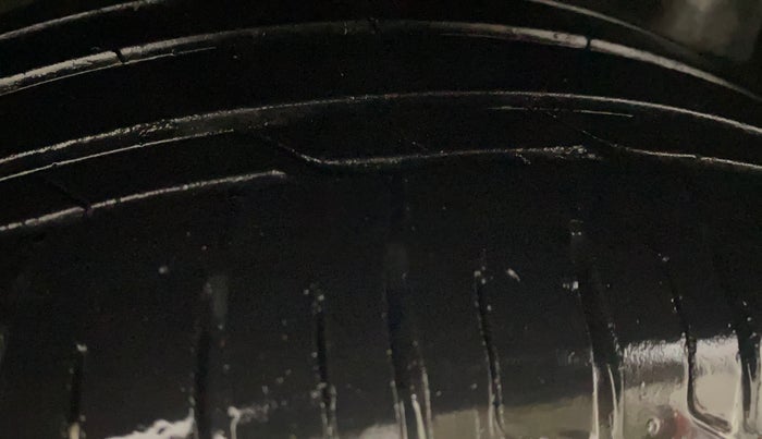 2018 Tata NEXON XM PETROL, Petrol, Manual, 72,439 km, Right Front Tyre Tread