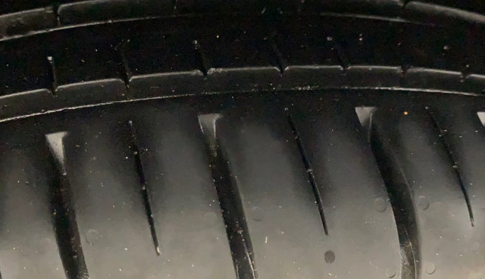 2018 Tata NEXON XM PETROL, Petrol, Manual, 72,439 km, Right Rear Tyre Tread