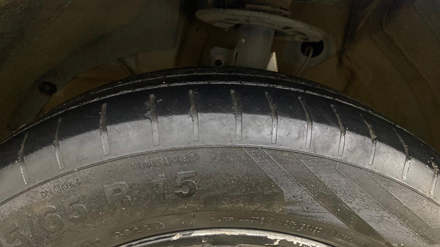 2022 Maruti Dzire ZXI CNG, CNG, Manual, 60,608 km, Left Front Tyre Tread