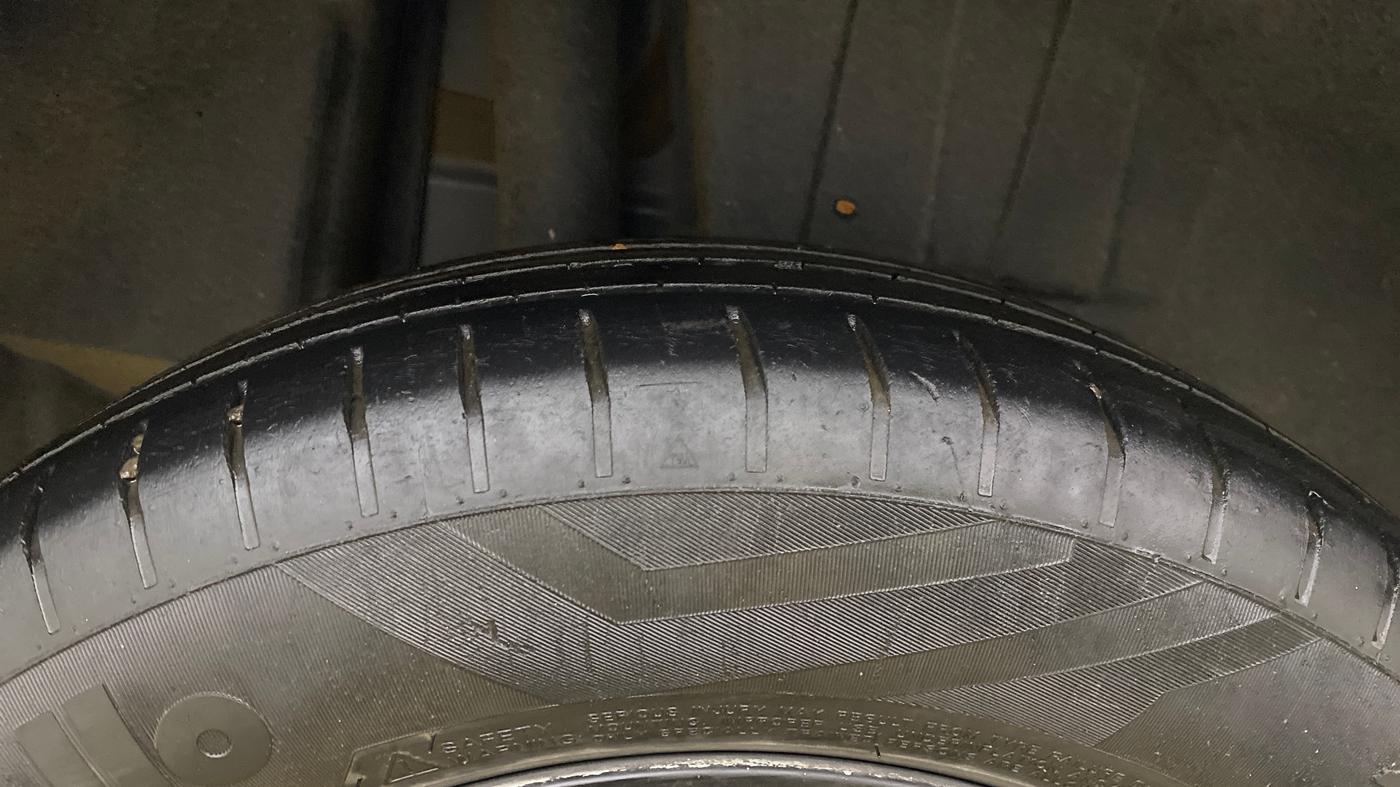 2022 Maruti Dzire ZXI CNG, CNG, Manual, 60,608 km, Right Rear Tyre Tread