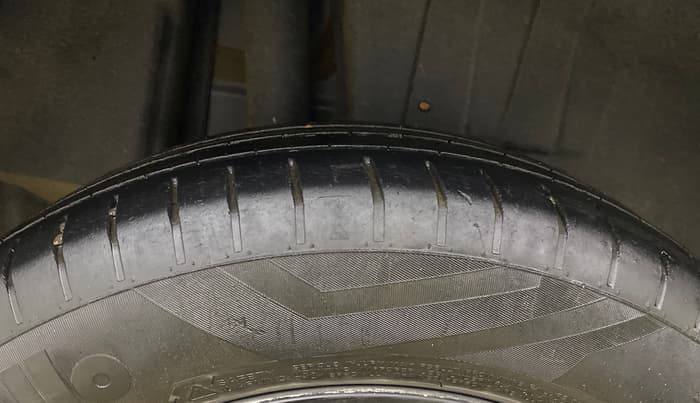2022 Maruti Dzire ZXI CNG, CNG, Manual, 60,608 km, Right Rear Tyre Tread