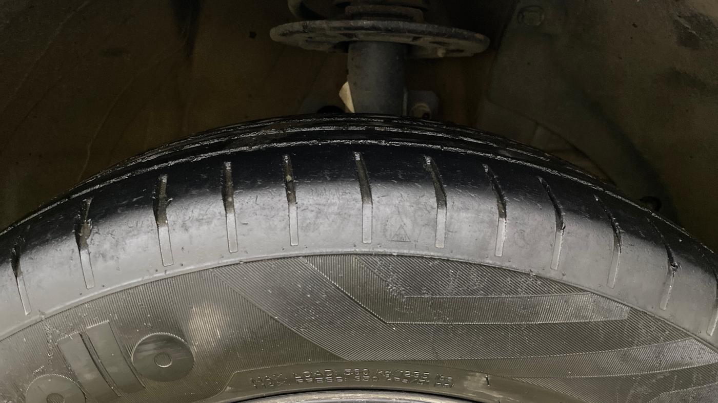 2022 Maruti Dzire ZXI CNG, CNG, Manual, 60,608 km, Right Front Tyre Tread
