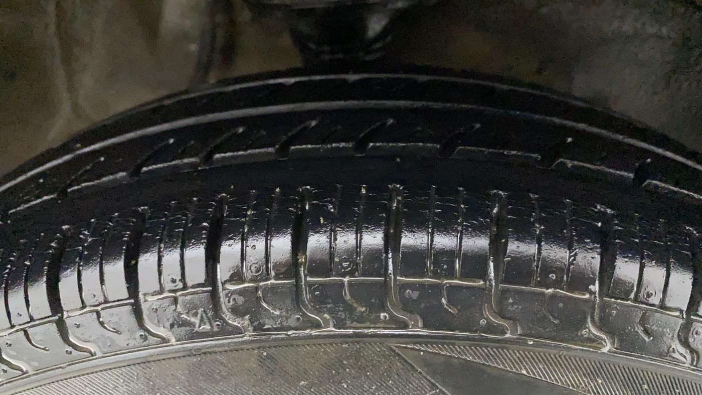 2012 Maruti Alto 800 LXI, Petrol, Manual, 83,443 km, Right Front Tyre Tread
