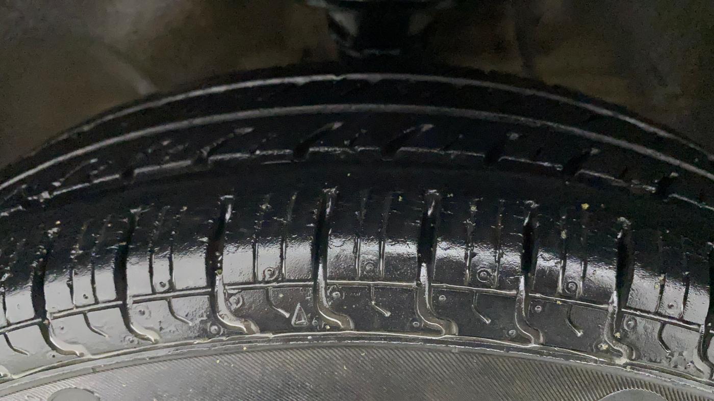 2012 Maruti Alto 800 LXI, Petrol, Manual, 83,443 km, Left Front Tyre Tread